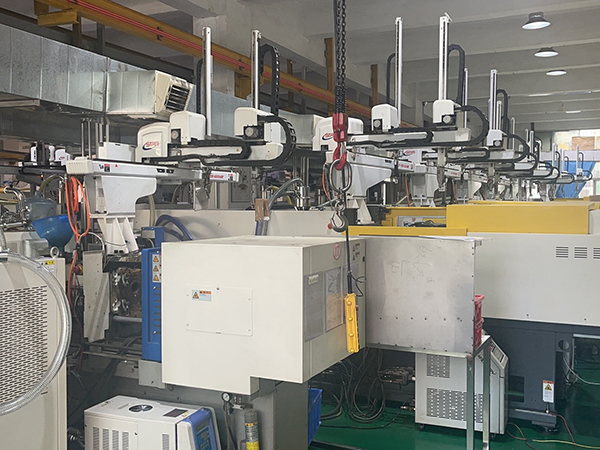 富豪盛現(xiàn)代化注塑設(shè)備